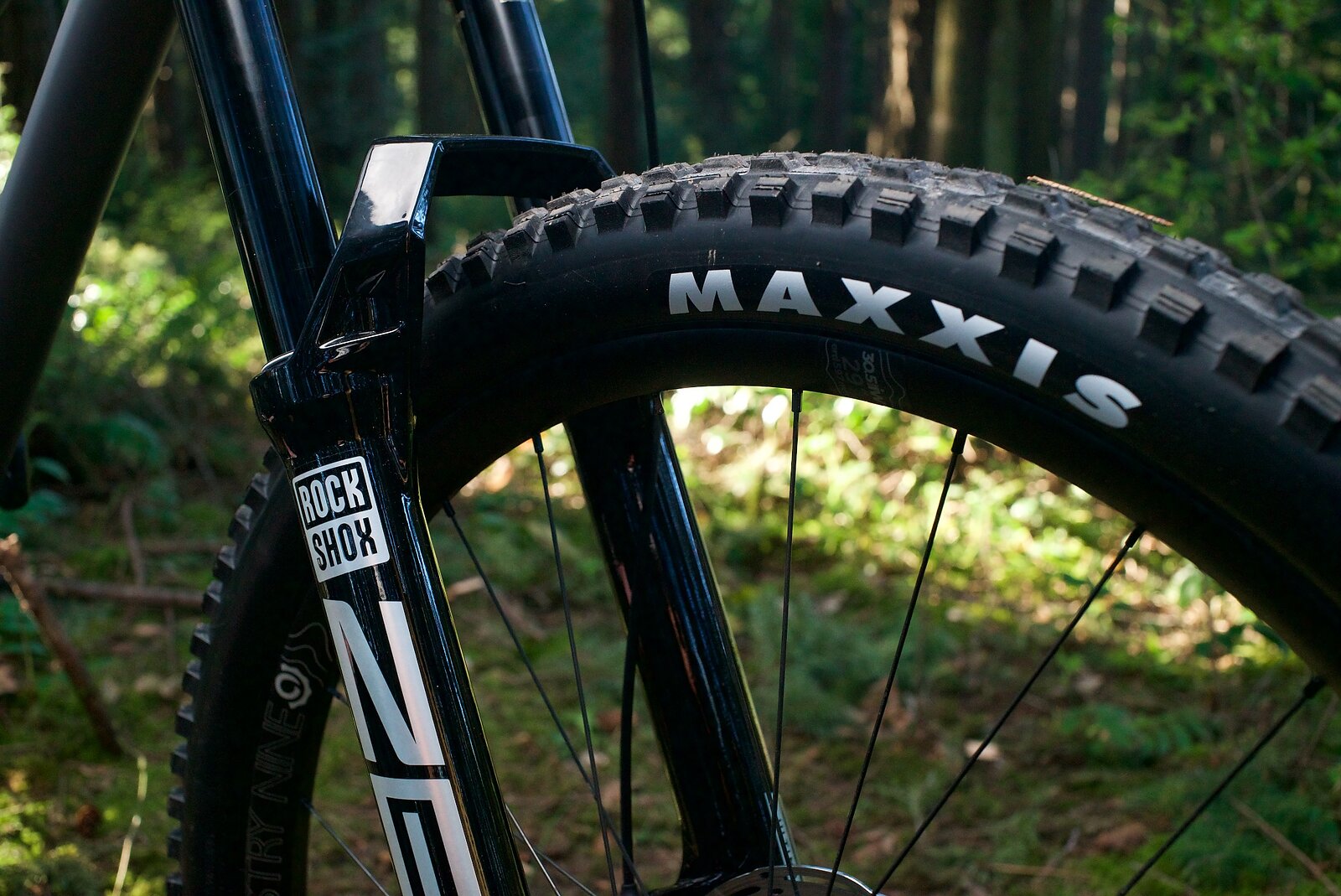 EVIL INSURGENT Mサイズ 29/27.5 カーボンフルサスMTB Evil Launches Two New Versions of the Insurgent